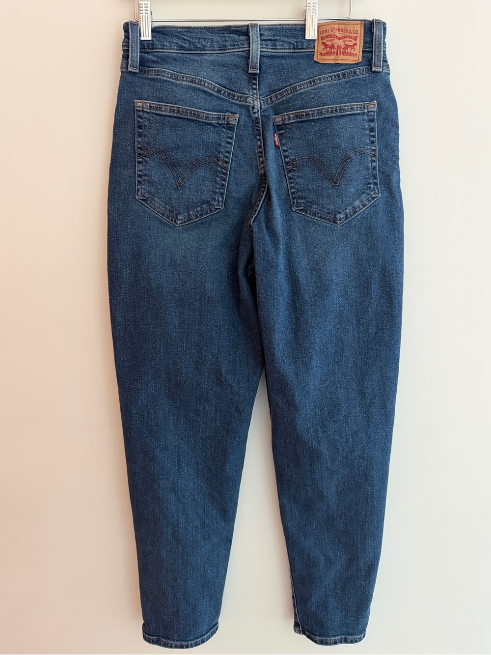 LEVI'S High Waisted Mom Jeans Tapered Leg Casual Everyday Classic Streetwear